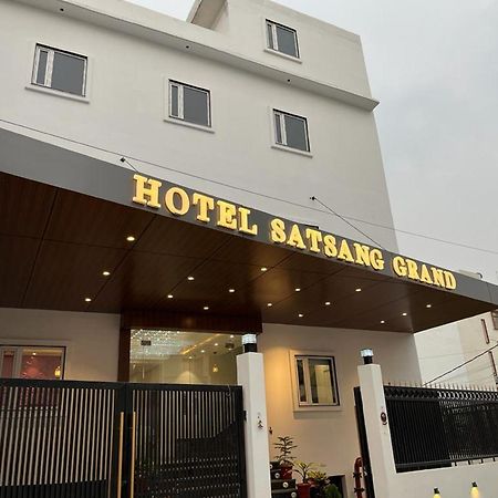 Hotel Satsang Grand Varanasi Exterior photo