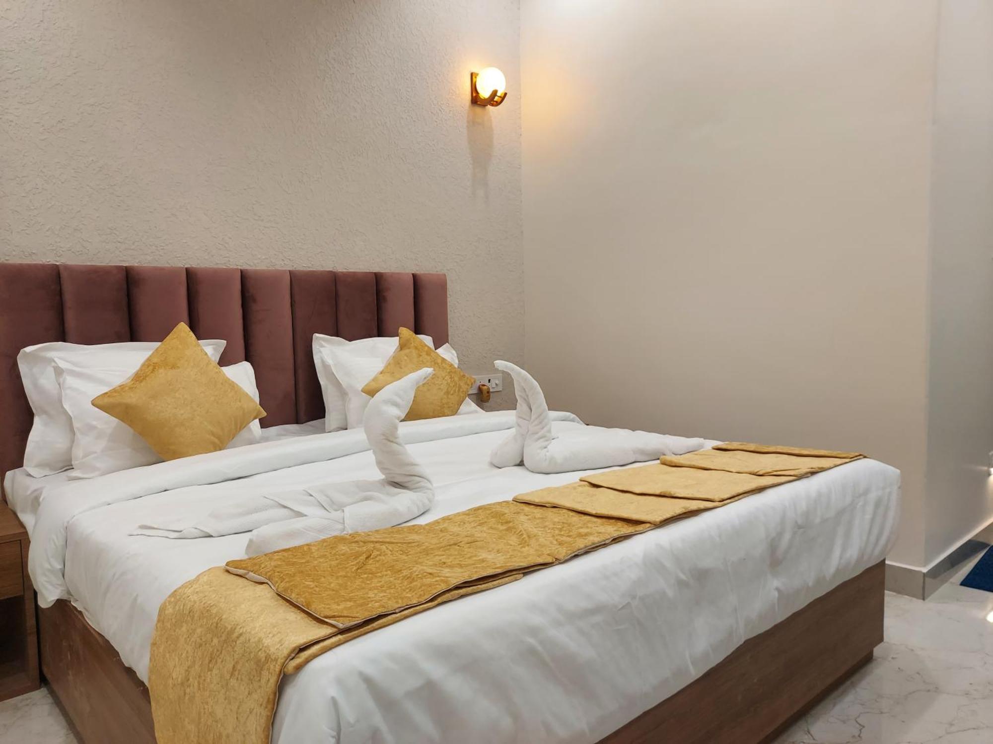 Hotel Satsang Grand Varanasi Exterior photo