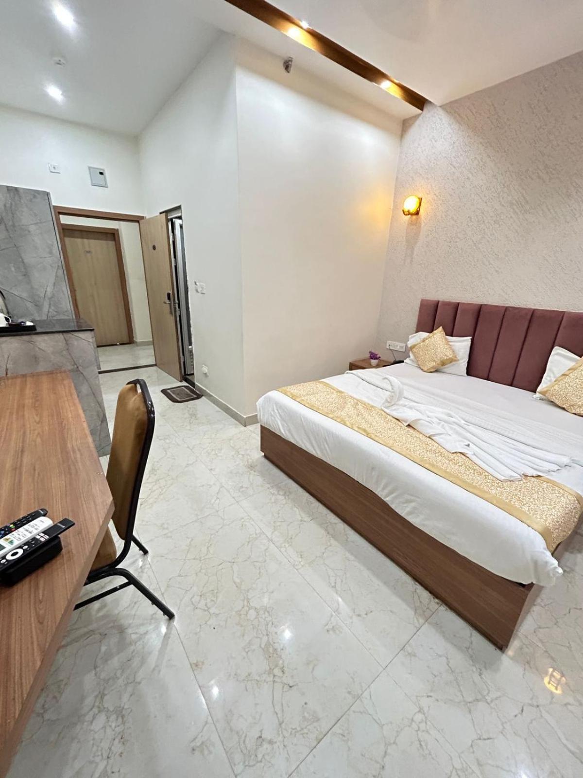 Hotel Satsang Grand Varanasi Exterior photo